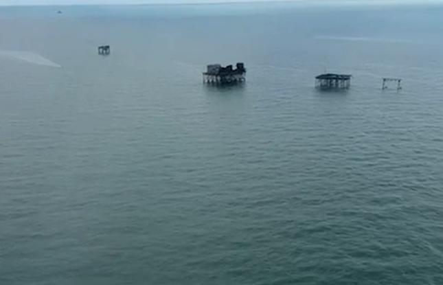 Neft Daşları yaxınlığında balıqçı dənizdə batıb, axtarışa helikopter cəlb olunub -  VİDEO