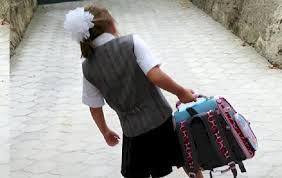 «Ağır çanta daşımaq uşaqlar üçün ciddi fəsadlara səbəb ola bilər» - Ekspert