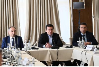 Hikmət Hacıyev Qəbələdə Azərbaycan və Ermənistan vətəndaş cəmiyyətlərinin nümayəndələri ilə görüşüb